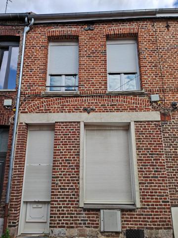 Idéalement située rue de la Poste à Saint Amand Les Eaux