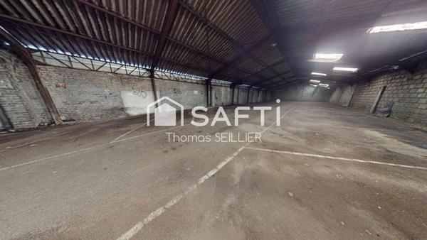 Hangar de 473m² - 30 places de parking couvertes