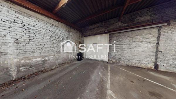 Hangar de 473m² - 30 places de parking couvertes