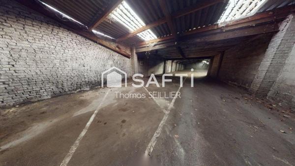 Hangar de 473m² - 30 places de parking couvertes