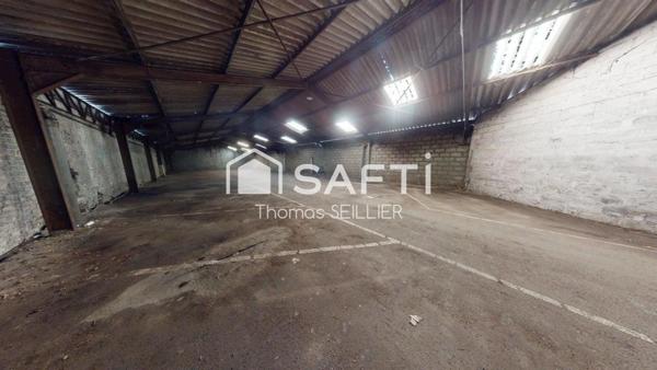 Hangar de 473m² - 30 places de parking couvertes