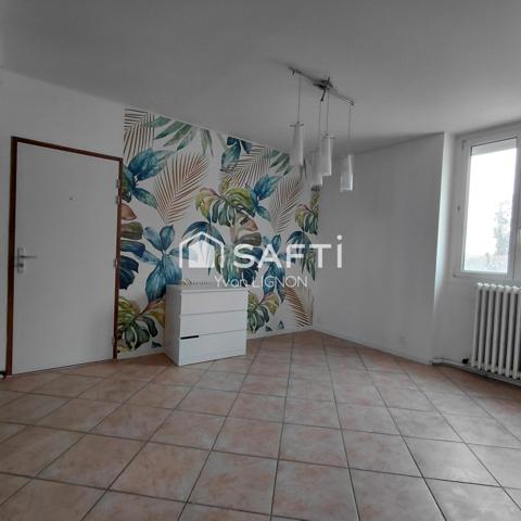 Dernier étage lumineux en centre-ville