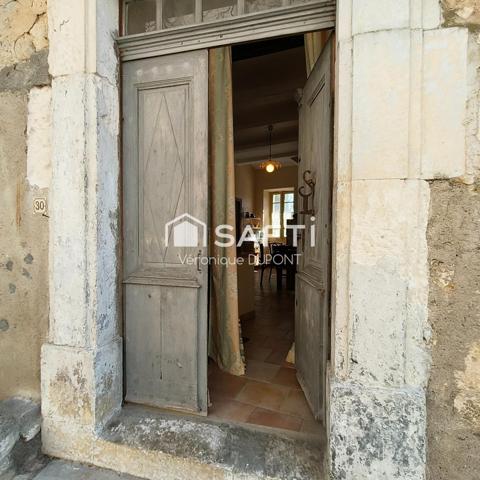 Maison dans le centre du village