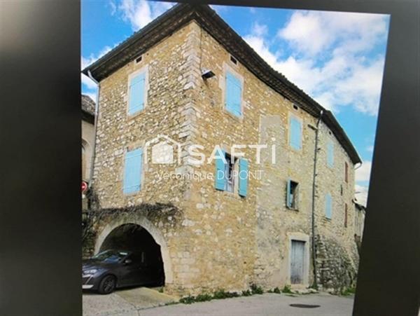 Maison dans le centre du village