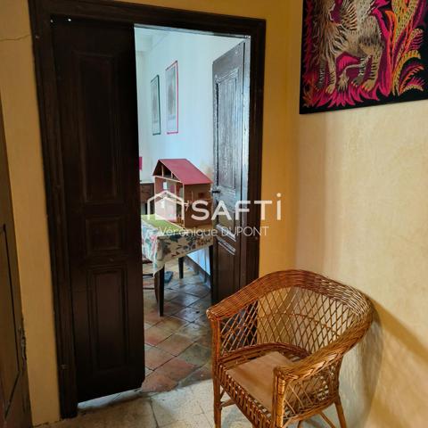 Maison dans le centre du village