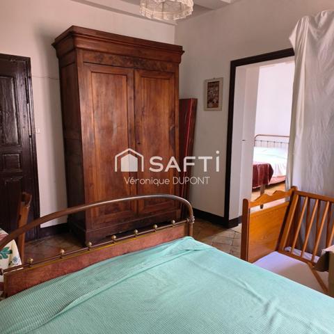 Maison dans le centre du village