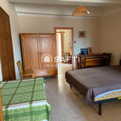 Maison dans le centre du village