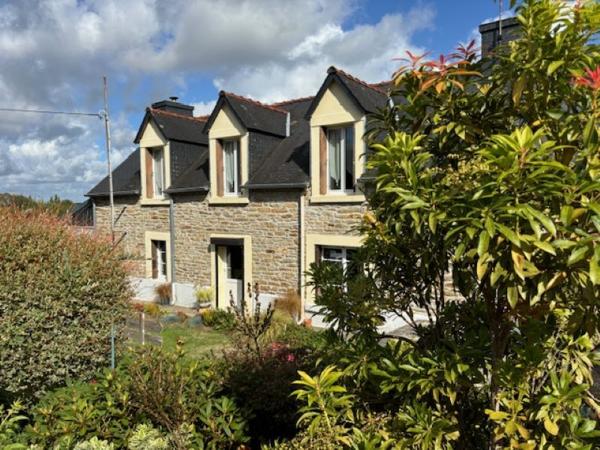 Penty Breton avec dépendance et terrain arboré &carport