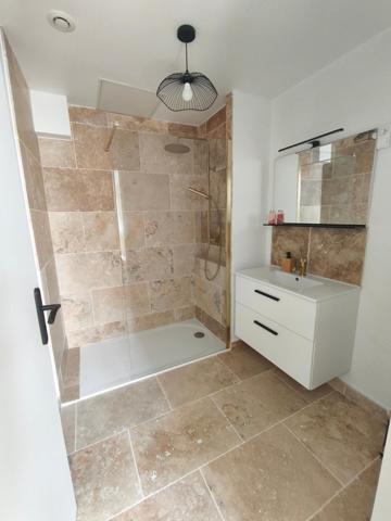 Investissez dans le charme et la rentabilité avec ce 2 pièces rénové à Mâcon.