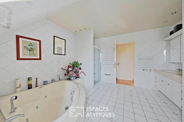 Villa Prestige aux Volumes Spectaculaires en coeur de ville