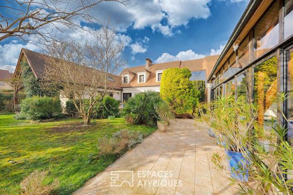 Villa Prestige aux Volumes Spectaculaires en coeur de ville