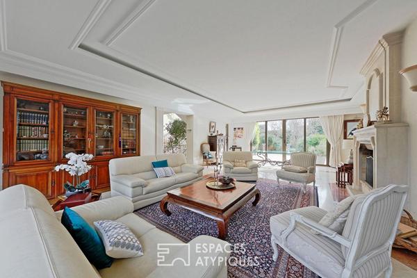 Villa Prestige aux Volumes Spectaculaires en coeur de ville