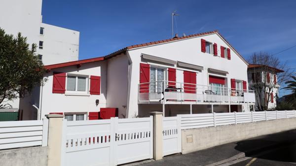 DAX IMMEUBLE DE RAPPORT 15 APPARTEMENTS CENTRE-VILLE DE DAX