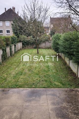 Maison mitoyenne rénovée avec jardin et sous-sol aménagé