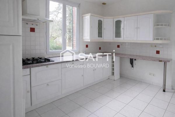 Maison mitoyenne rénovée avec jardin et sous-sol aménagé