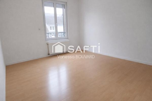 Maison mitoyenne rénovée avec jardin et sous-sol aménagé