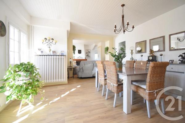 Maison à vendre  5 pièces - 158,61 m 2   VENDAT  - 03