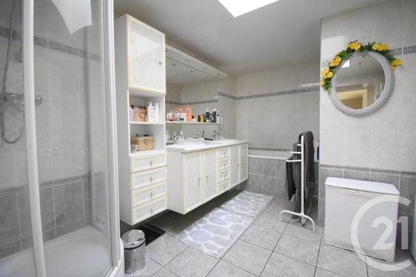 Maison à vendre  5 pièces - 158,61 m 2   VENDAT  - 03