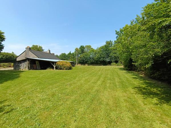 29390 Leuhan maison de 80 m² 2 chambres beau salon séjour dépendance et 1.1 hectare