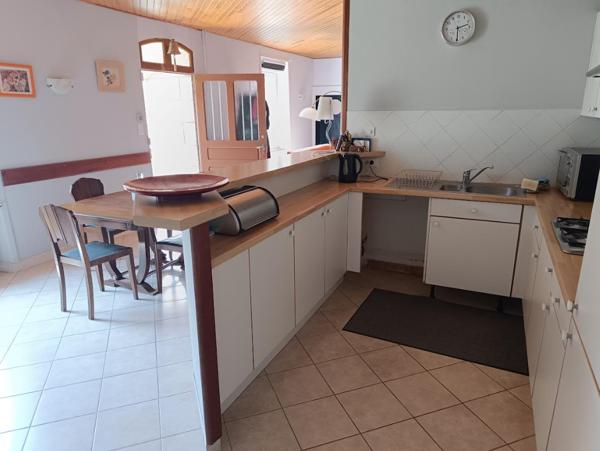 29390 Leuhan maison de 80 m² 2 chambres beau salon séjour dépendance et 1.1 hectare