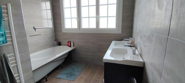 Maison Familiale de 141m², 5 chambres dans résidence prisée