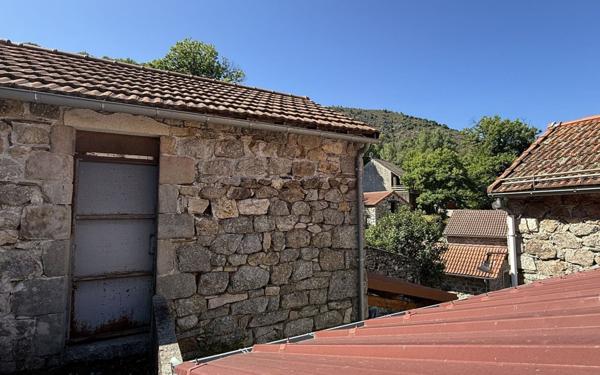 Maison à vendre    4 pièces •  Villefort