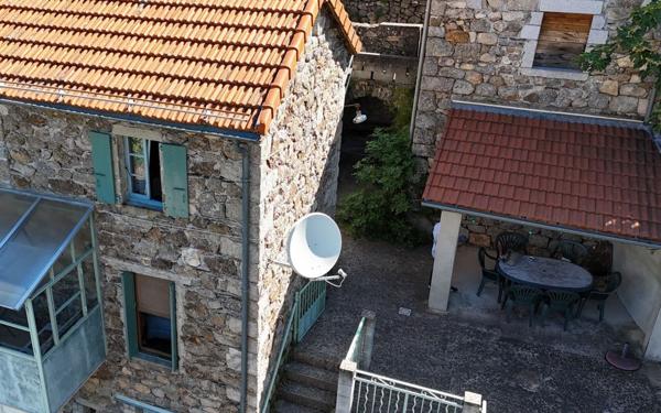 Maison à vendre    4 pièces •  Villefort