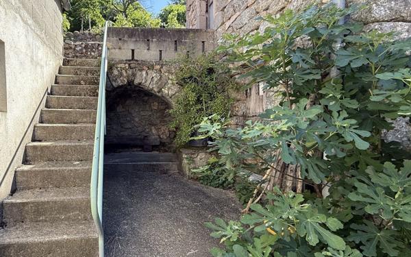 Maison à vendre    4 pièces •  Villefort