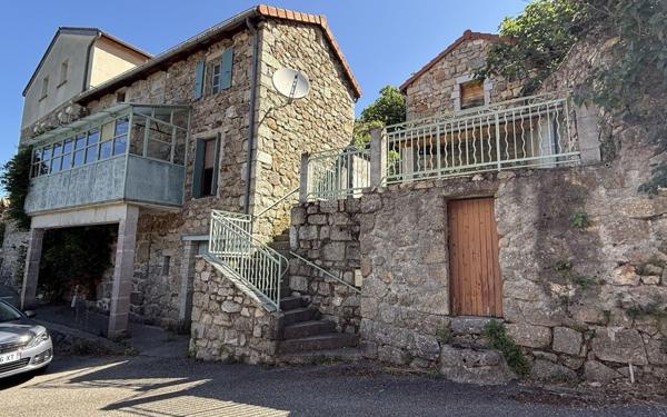 Maison à vendre    4 pièces •  Villefort