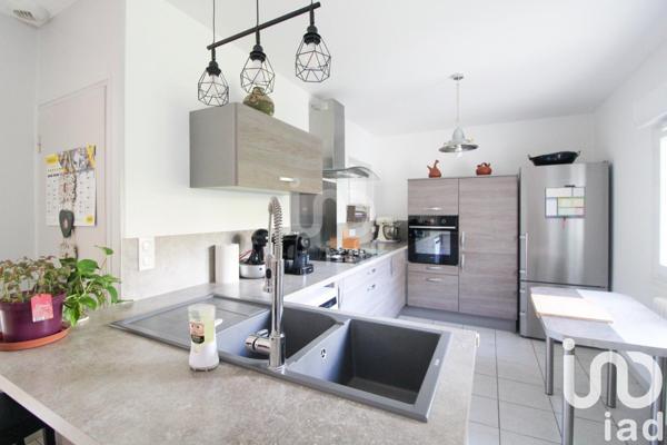 Maison 9 pièces de 170 m² à Saint-Georges-de-Luzençon (12100)