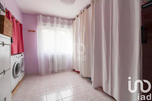 Maison 9 pièces de 170 m² à Saint-Georges-de-Luzençon (12100)