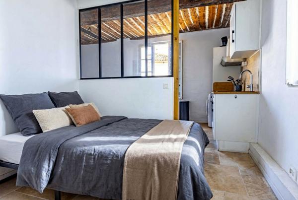 Studio centre historique rénové pour investisseur