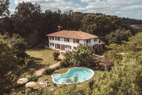 64520 BIDACHE immeuble de rapport 426 m2, piscine
