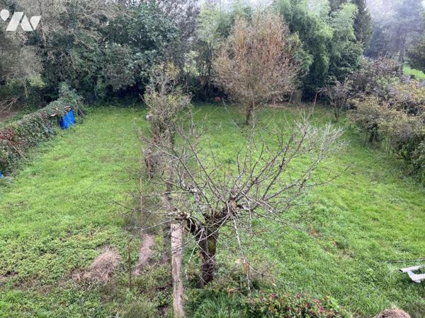 SSAINT ETIENNE DE MONTLUC - Maison à rénover (116 m²) avec nombreuses annexes.