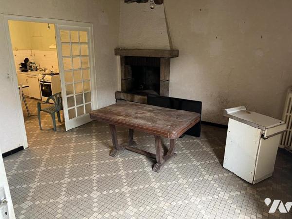 SSAINT ETIENNE DE MONTLUC - Maison à rénover (116 m²) avec nombreuses annexes.