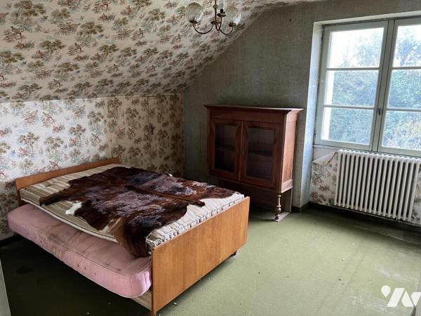 SSAINT ETIENNE DE MONTLUC - Maison à rénover (116 m²) avec nombreuses annexes.