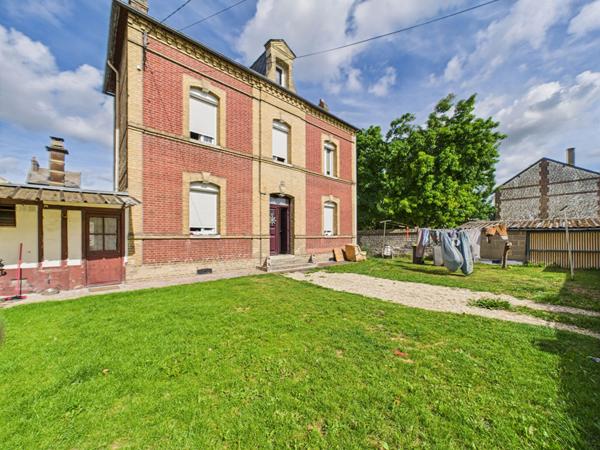 Maison de maître à vendre - 4 chambres et grand jardin !