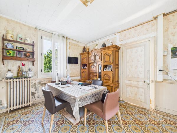 Maison de maître à vendre - 4 chambres et grand jardin !