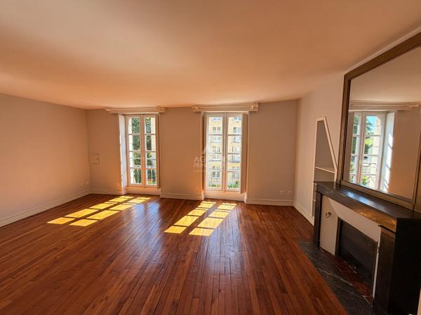 Appartement 5 pièces 112 m2 - SAINT GERMAIN EN LAYE Loyer 2 300 €/mois charges comprises **  - Référence  18402