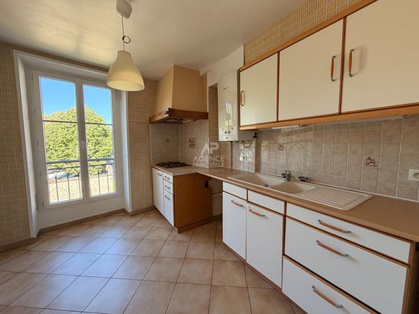 Appartement 5 pièces 112 m2 - SAINT GERMAIN EN LAYE Loyer 2 300 €/mois charges comprises **  - Référence  18402