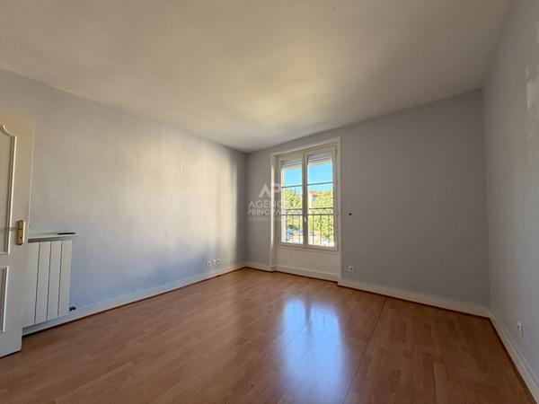 Appartement 5 pièces 112 m2 - SAINT GERMAIN EN LAYE Loyer 2 300 €/mois charges comprises **  - Référence  18402