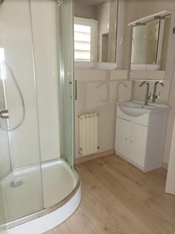 29520 Châteauneuf du Faou appartement plan-pied 2 chambres proche toutes commodités