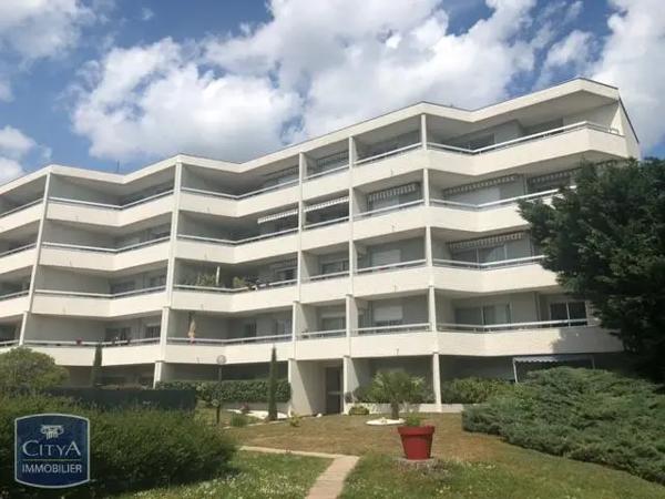 Appartement à louer 2 pièces 34.2m² Riom (63200)