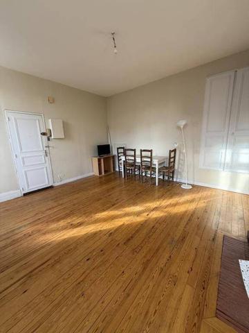 31/33 RUE SAINT GILLES - F2 au 1er - Hyper centre