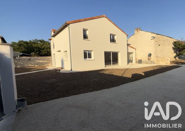Maison à vendre 6 pièces 206,92 m² Neuville-de-Poitou