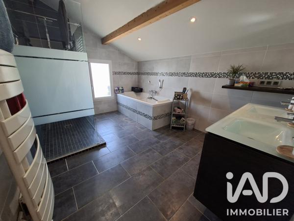 Maison à vendre 6 pièces 206,92 m² Neuville-de-Poitou