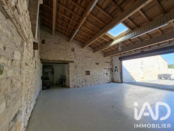Maison à vendre 6 pièces 206,92 m² Neuville-de-Poitou