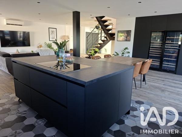 Maison à vendre 6 pièces 206,92 m² Neuville-de-Poitou