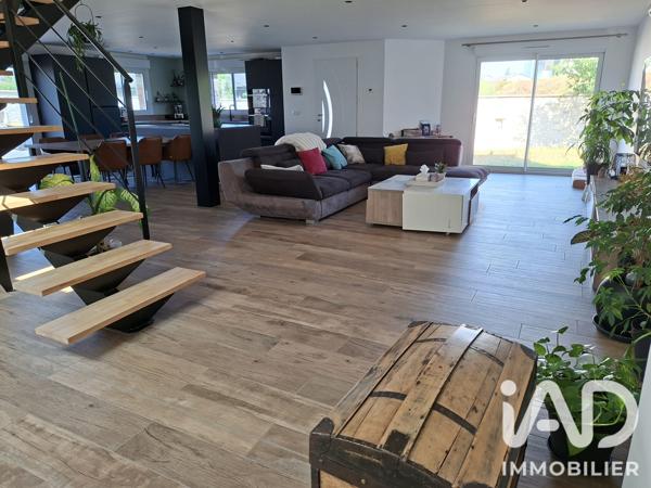 Maison à vendre 6 pièces 206,92 m² Neuville-de-Poitou