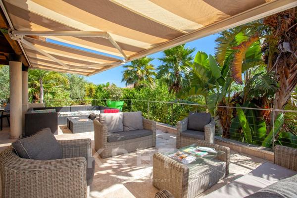 Maison d'architecte avec piscine et vue mer